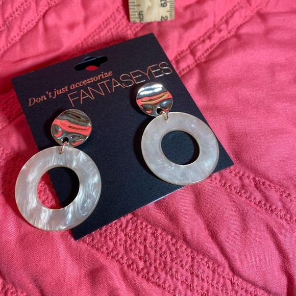 NWT Don’t just accessorize FANTASEYES Gold earrings - Picture 2 of 3